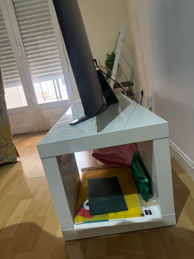 Mueble TV blanco y negro