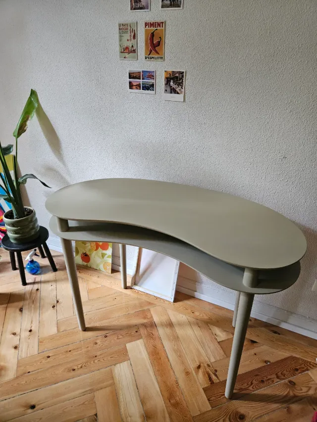 Escritorio gris moderno curvo madera, casi nuevo