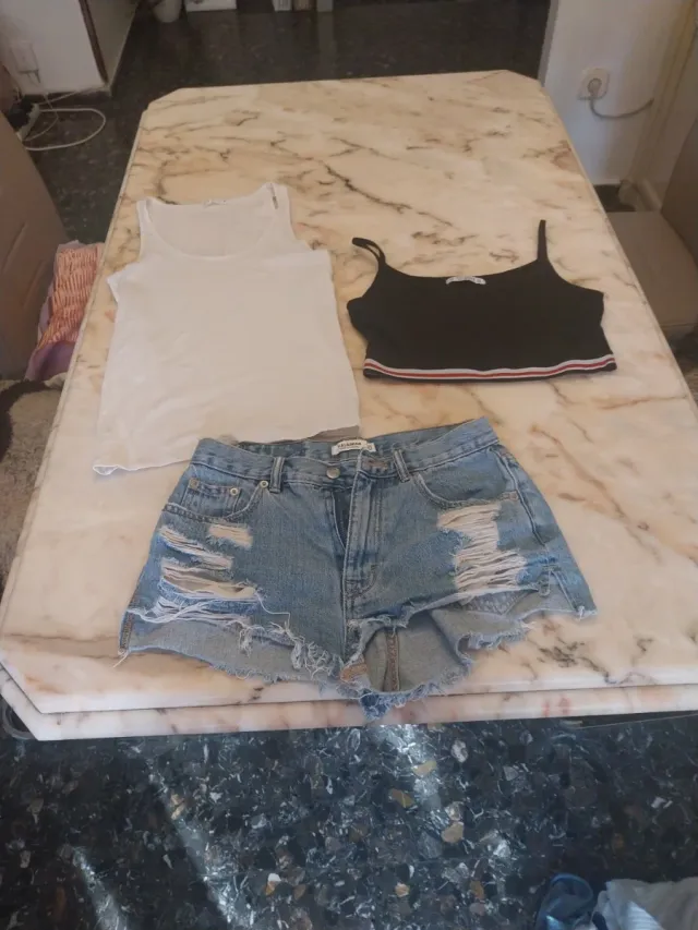 Lote Ropa Mujer: Top Negro y Short