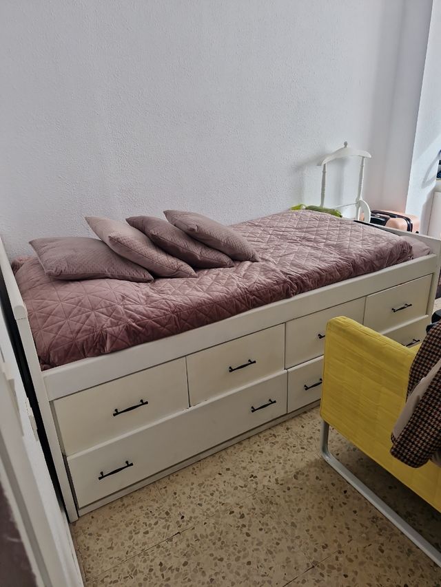 Cama con cajones de tela y madera