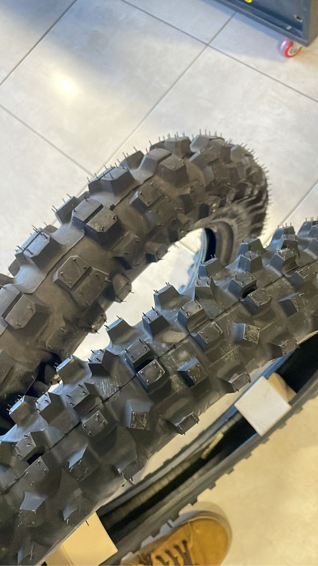 3 Neumáticos 120/70-17 y 90/90-21