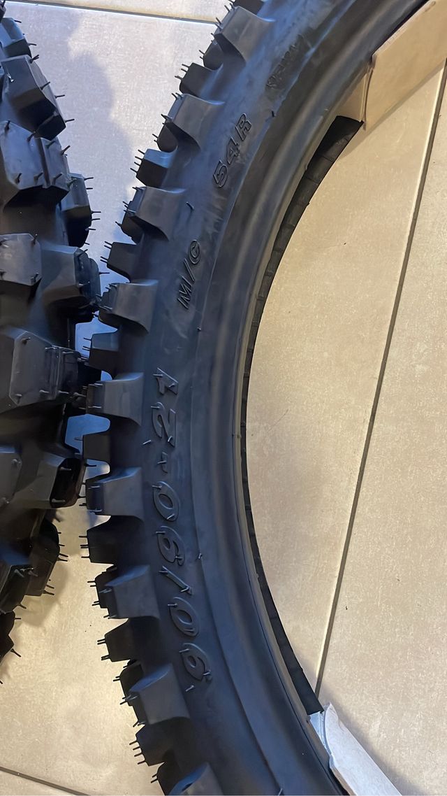 3 Neumáticos 120/70-17 y 90/90-21