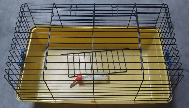 Jaula conejos con bebedero