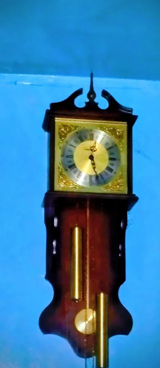 Reloj de pared antiguo no funciona solo decorativo