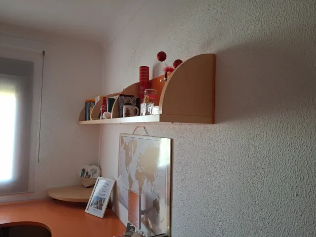 Cama adolescente, con escritorio esquina y estante