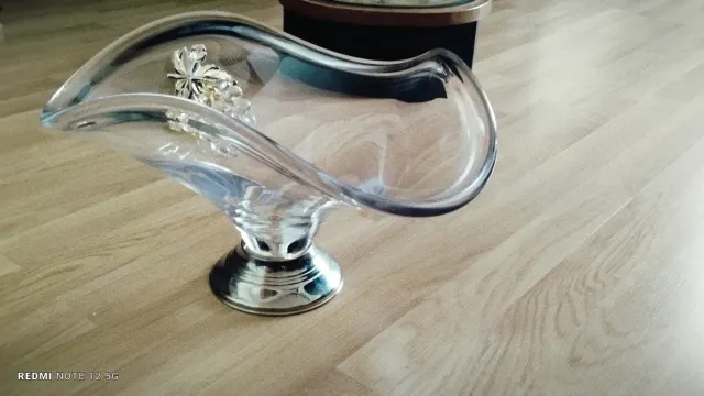 Centro de mesa de cristal con uvas