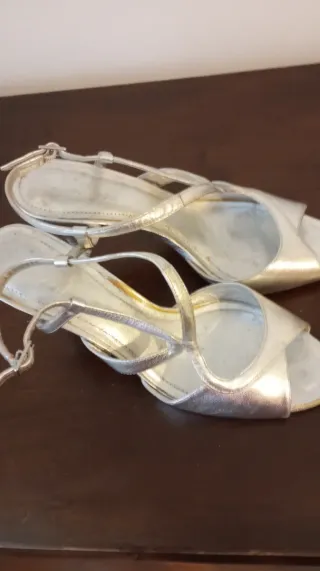 Sandalias de piel tacón 8cm gris