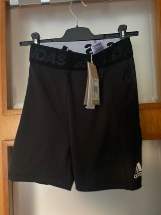 Pantalón corto Adidas negro