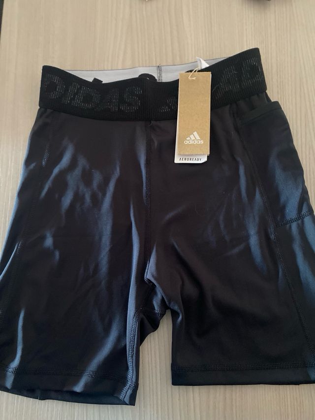 Pantalón corto Adidas negro