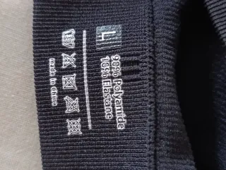 Sujetadores deportivos negros y grises