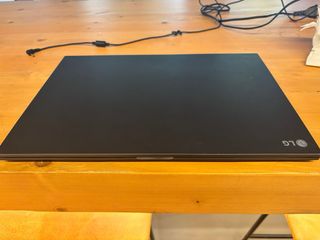 LG 16U70R Negro/Azul - 1 año de uso + cargador