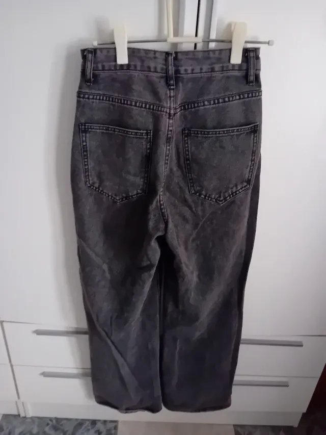 Pantalón vaquero gris ancho