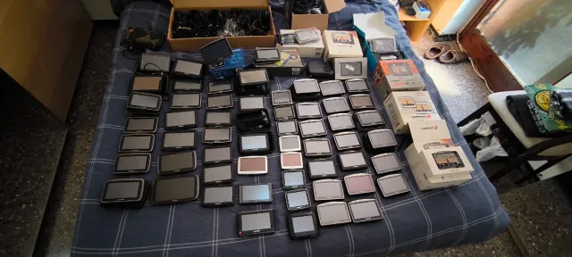 Lote 63 Navegadores GPS TomTom