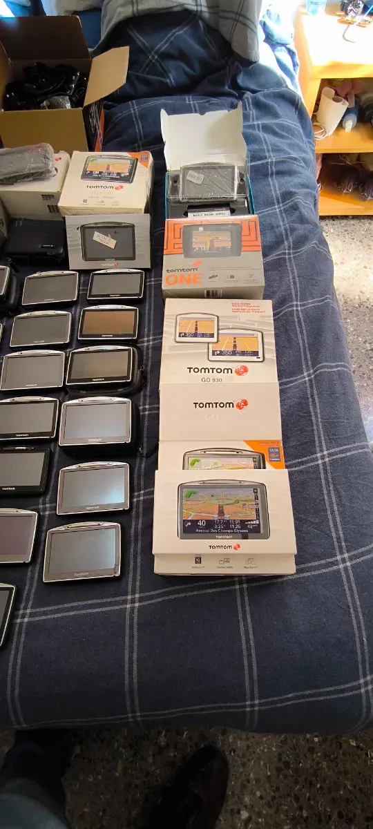 Lote 63 Navegadores GPS TomTom