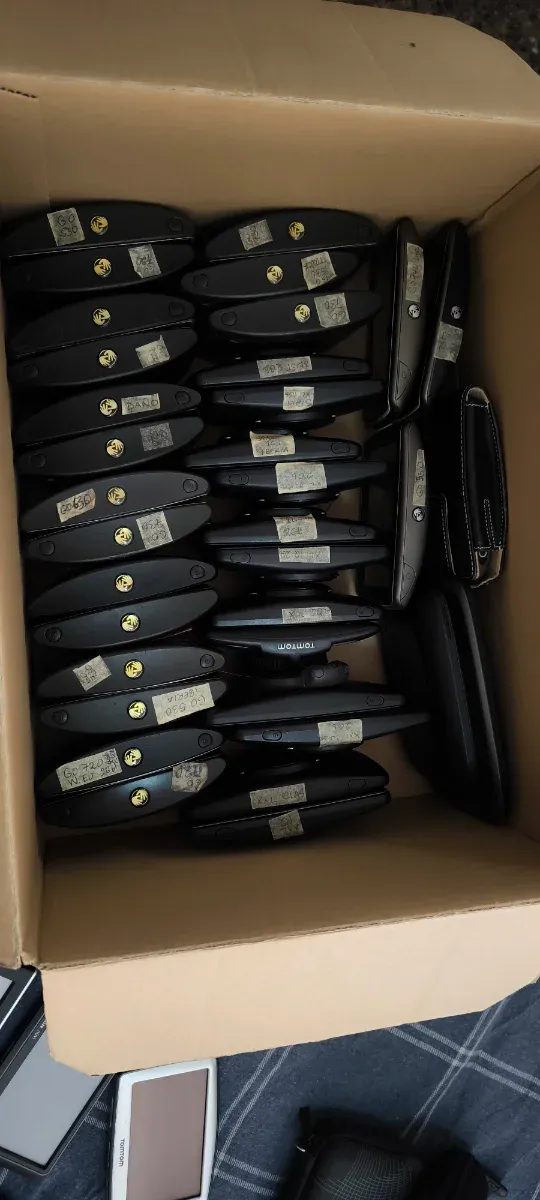 Lote 63 Navegadores GPS TomTom