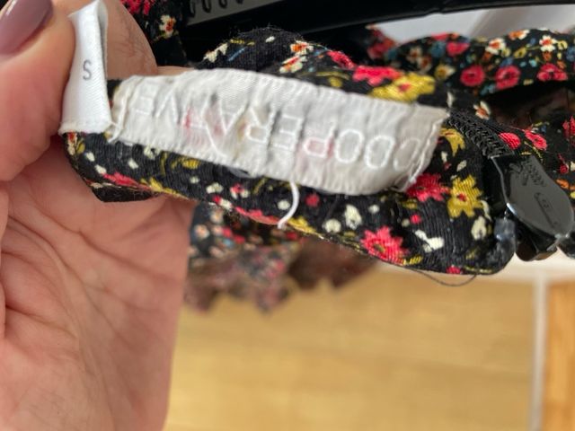 Vestido corto estampado floral Urban Outfitters Ta