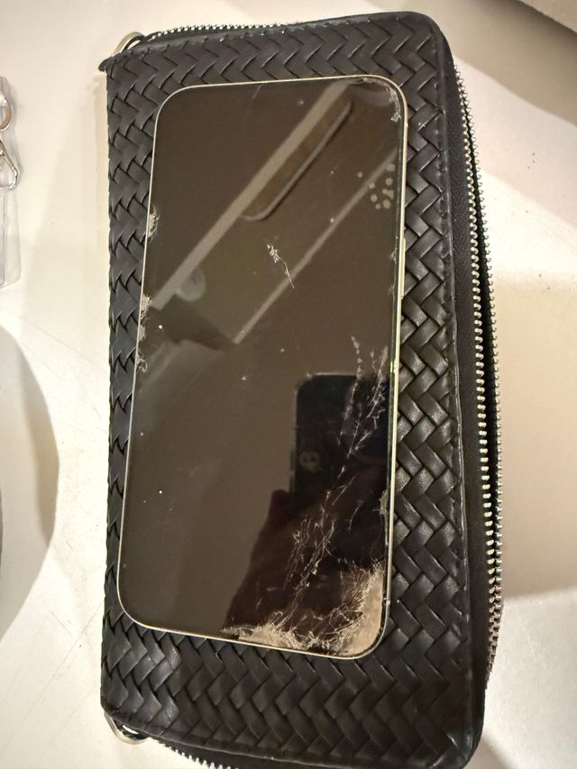 iPhone 15 Pro Max pantalla rota