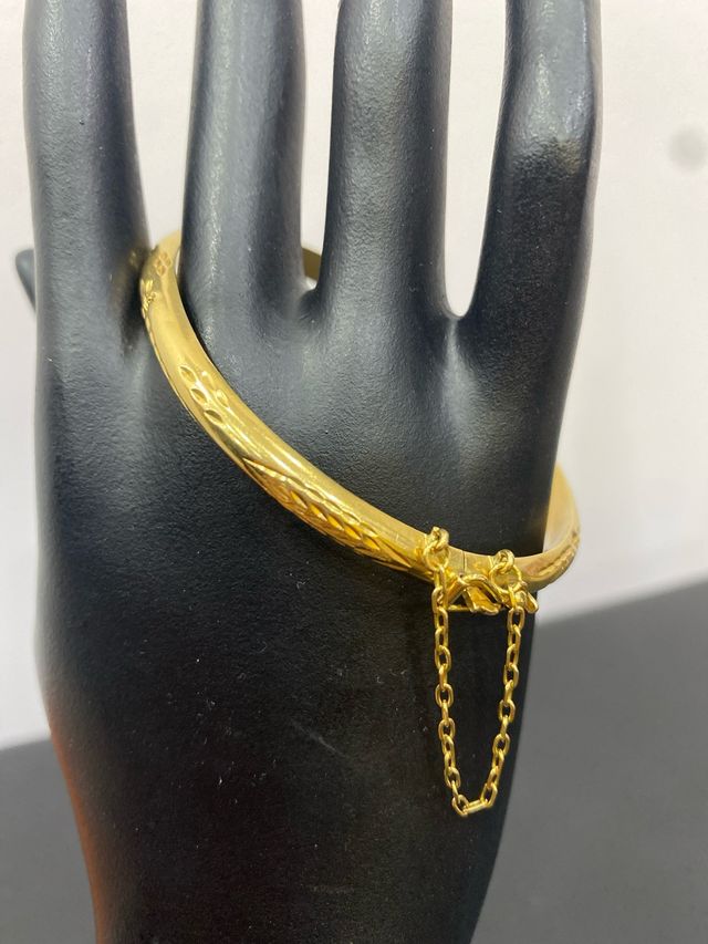 Pulsera rígida oro 18k labrada cierre