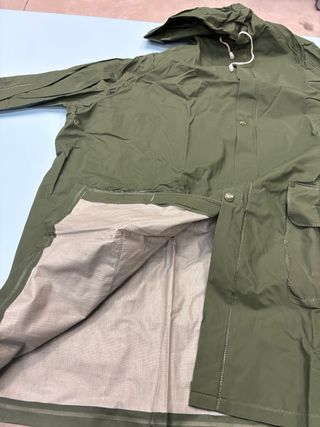 Chaqueta y pantalón impermeable