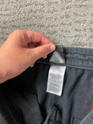 ¡¡OFERTA!! Talla M Pantalón Adidas Negro/Rojo