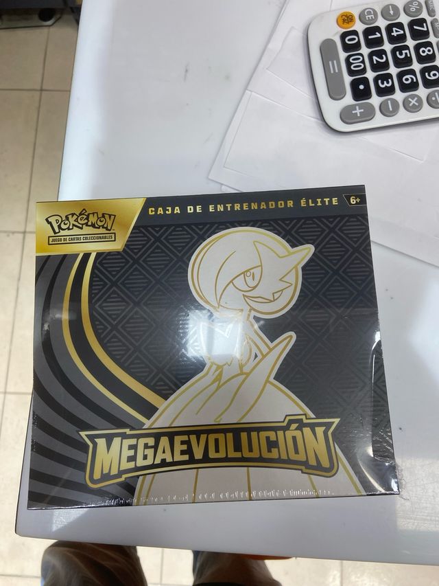 Caja Entrenador Élite Pokémon Megaevolución