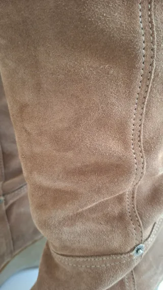 Botas de ante toupe con cuña