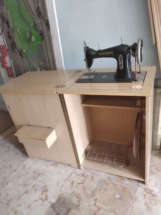 Máquina de coser Wertheim antigua