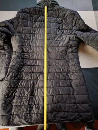 Cappotto Desigual nero con tessuto ricamato