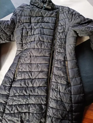 Cappotto Desigual nero con tessuto ricamato