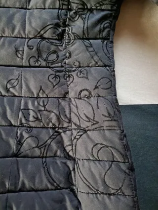 Cappotto Desigual nero con tessuto ricamato