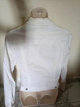 Cazadora vaquera blanca