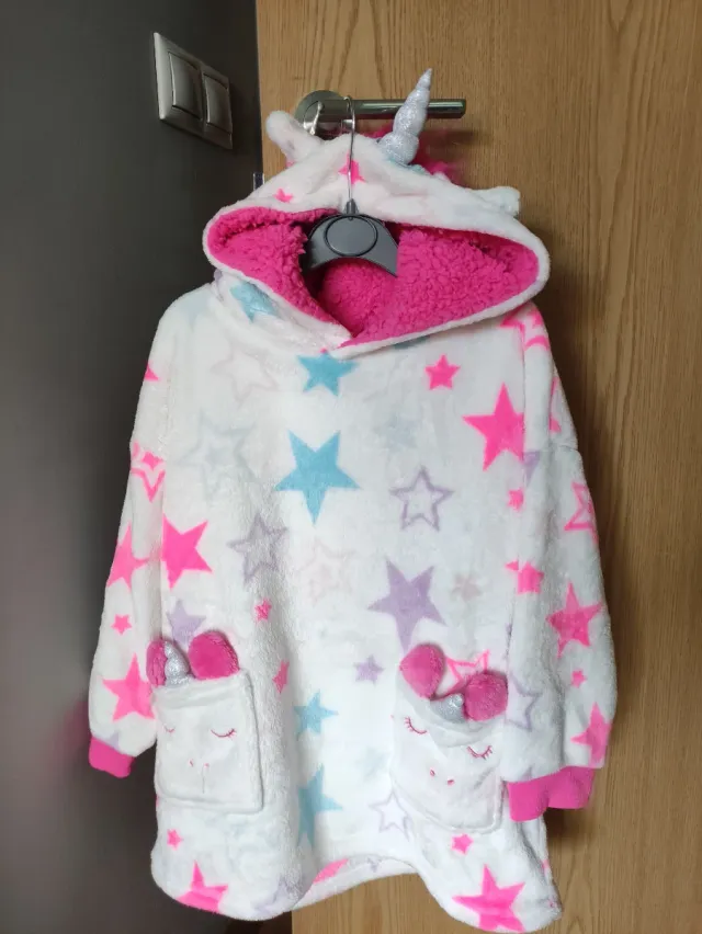 Bata unicornio estrellas niña 104-116 cm