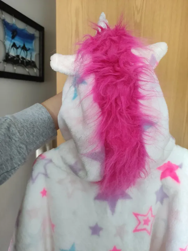 Bata unicornio estrellas niña 104-116 cm