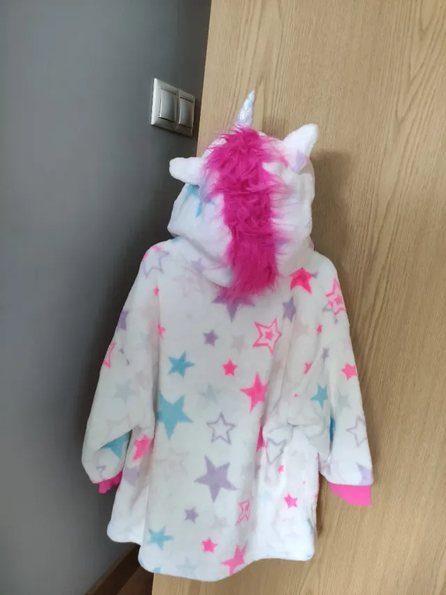 Bata unicornio estrellas niña 104-116 cm