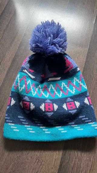 Gorro de lana con pompón