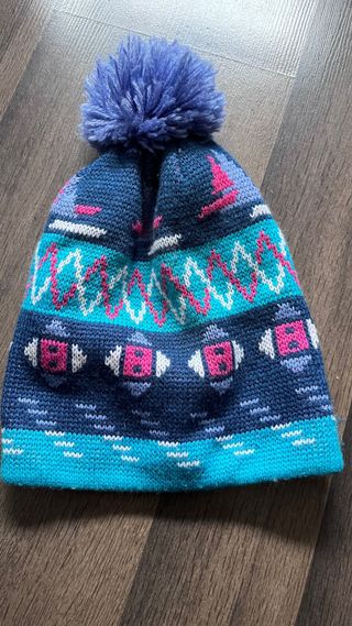 Gorro de lana con pompón