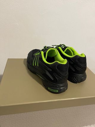 Deportivos Adidas Negros y Verde Neón