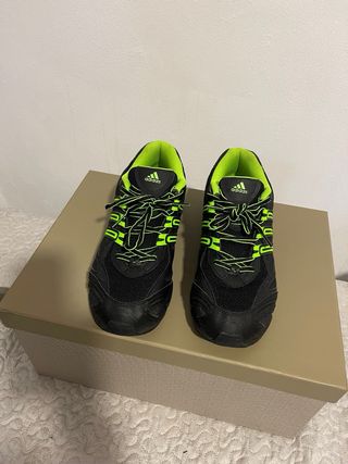 Deportivos Adidas Negros y Verde Neón