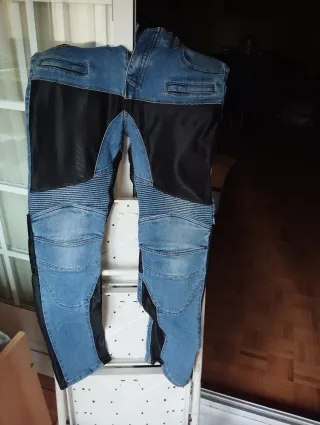 Lote motero en buen estado.