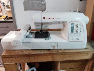 Máquina Coser y Bordar Singer Futura