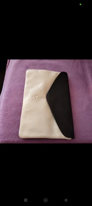 Cartera de piel beige y negra