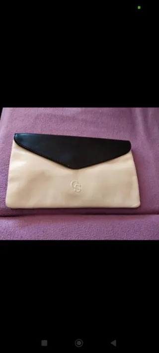 Cartera de piel beige y negra