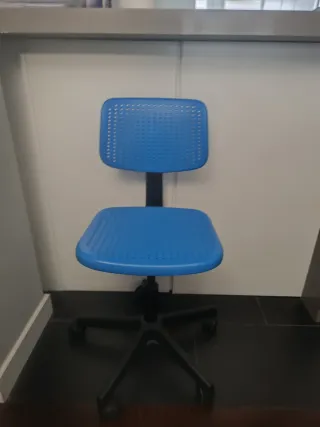 Silla de escritorio azul y negra