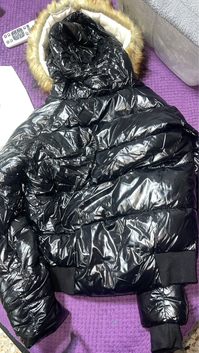 Chaqueta Moncler Negra con Capucha de Pelo