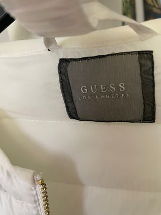 Chaqueta Guess blanca acolchada talla XS