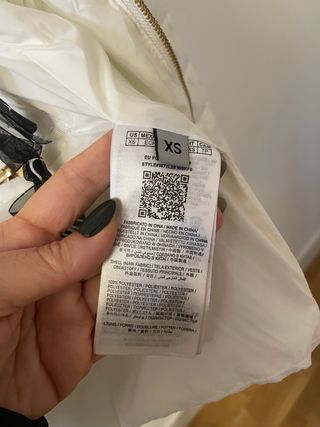 Chaqueta Guess blanca acolchada talla XS