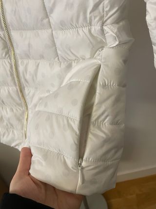 Chaqueta Guess blanca acolchada talla XS