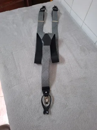 Tirantes de diseño grises y negros