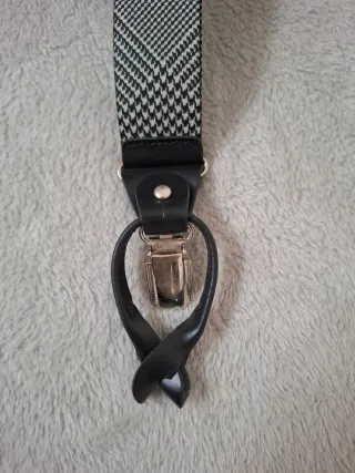 Tirantes de diseño grises y negros