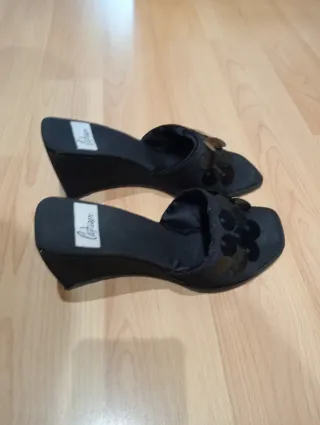 Sandalias Castañer Negras con Lentejuelas